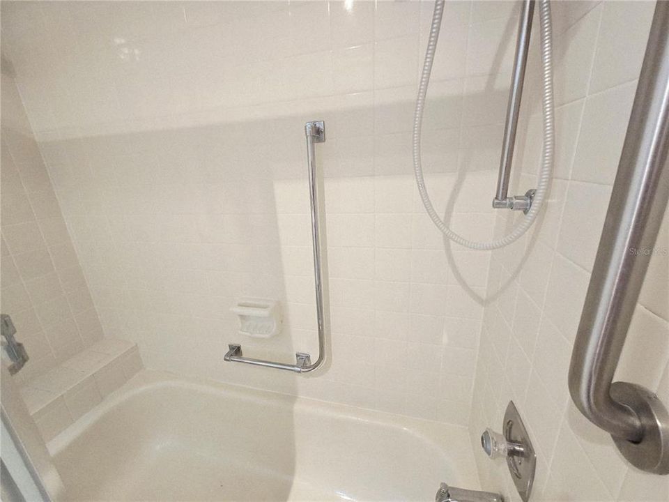 For Rent: $1,375 (2 beds, 1 baths, 825 Square Feet)