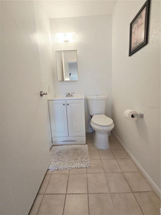 For Rent: $1,375 (2 beds, 1 baths, 825 Square Feet)