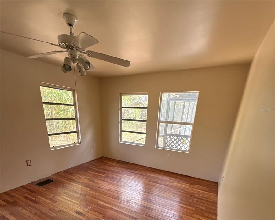 待售: $449,990 (4 贝兹, 2 浴室, 1607 平方英尺)