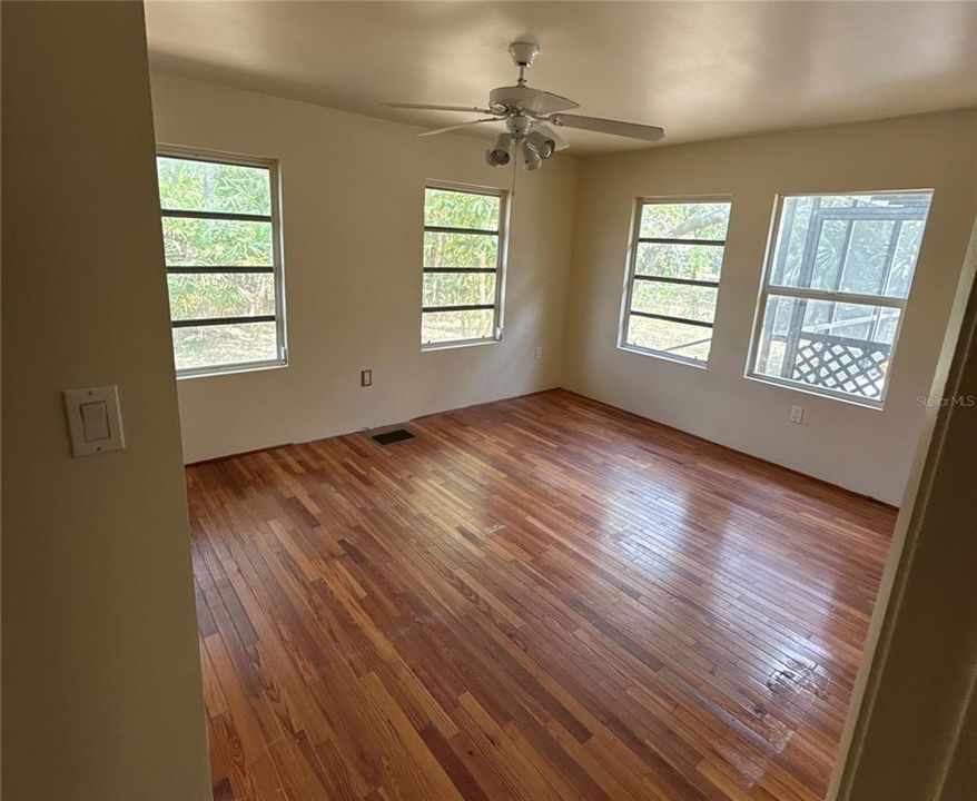 待售: $449,990 (4 贝兹, 2 浴室, 1607 平方英尺)