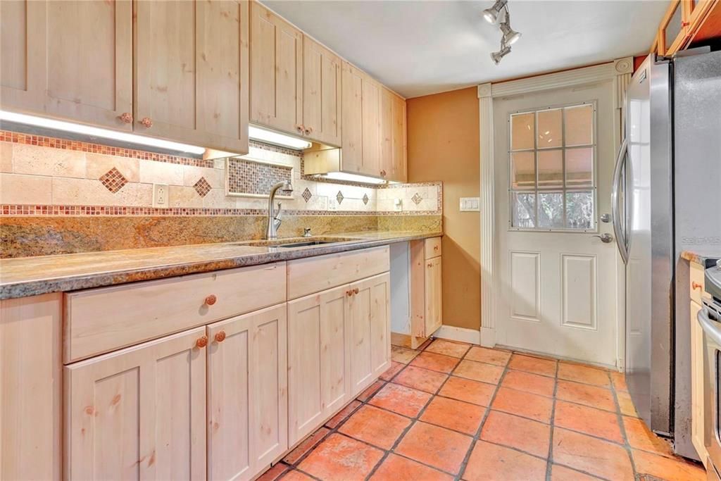 待售: $449,990 (4 贝兹, 2 浴室, 1607 平方英尺)