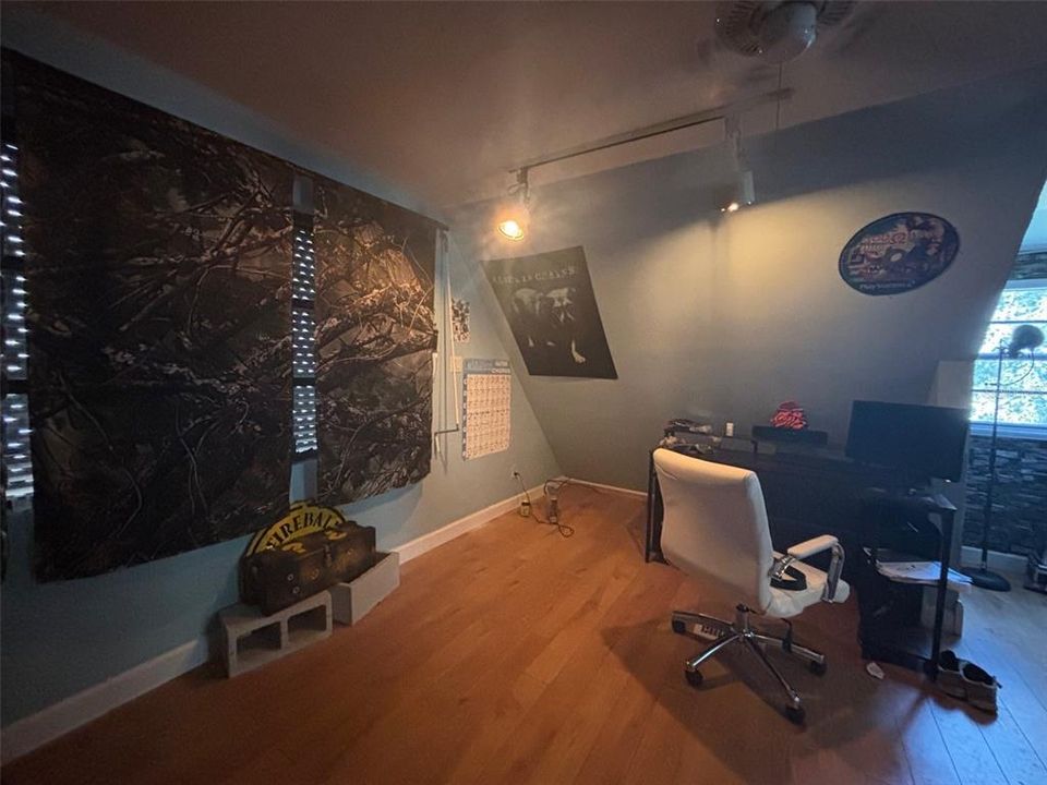 待售: $449,990 (4 贝兹, 2 浴室, 1607 平方英尺)