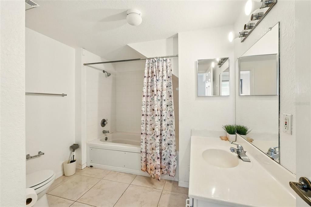 For Sale: $245,000 (4 beds, 3 baths, 1470 Square Feet)