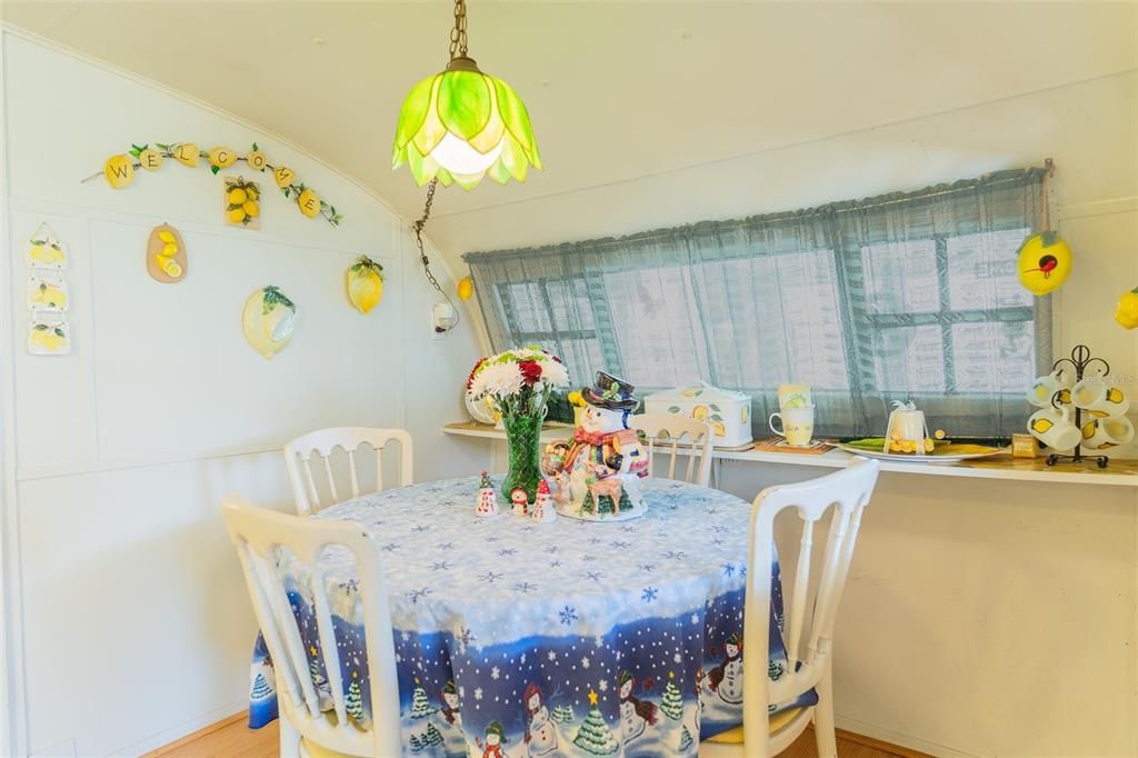 待售: $99,000 (1 贝兹, 1 浴室, 600 平方英尺)