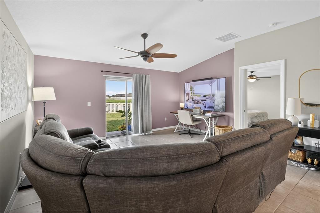 En Venta: $340,000 (4 camas, 2 baños, 1817 Pies cuadrados)