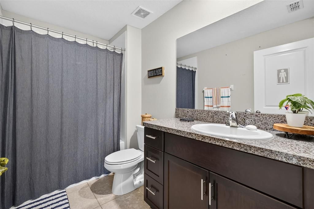 En Venta: $340,000 (4 camas, 2 baños, 1817 Pies cuadrados)