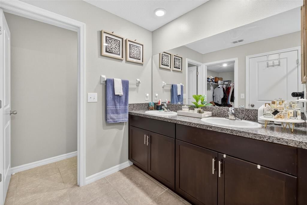 En Venta: $340,000 (4 camas, 2 baños, 1817 Pies cuadrados)