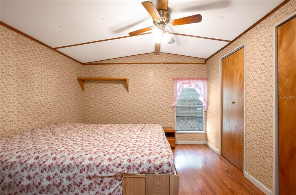 For Sale: $75,000 (2 beds, 1 baths, 784 Square Feet)