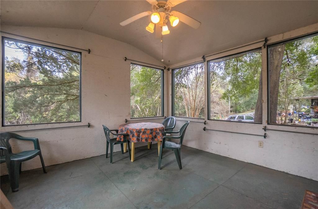 For Sale: $75,000 (2 beds, 1 baths, 784 Square Feet)