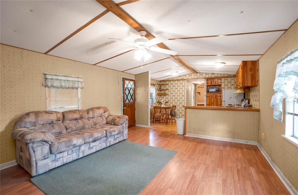 For Sale: $75,000 (2 beds, 1 baths, 784 Square Feet)