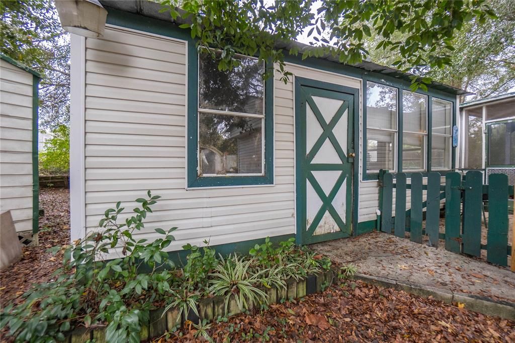 For Sale: $75,000 (2 beds, 1 baths, 784 Square Feet)