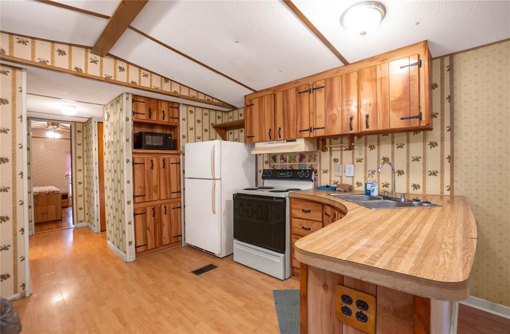 For Sale: $75,000 (2 beds, 1 baths, 784 Square Feet)