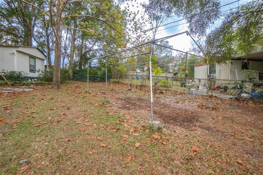 For Sale: $75,000 (2 beds, 1 baths, 784 Square Feet)