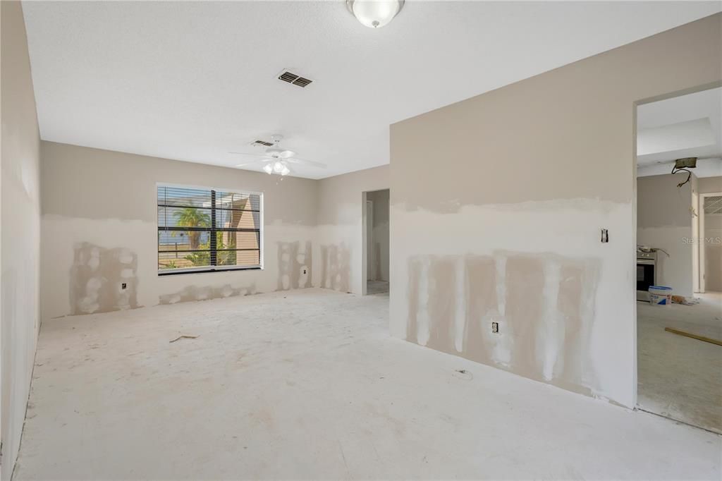 For Sale: $399,900 (3 beds, 2 baths, 1461 Square Feet)