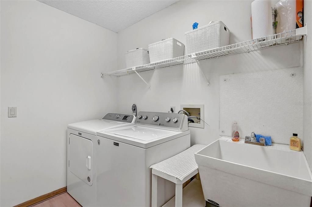 En Venta: $585,000 (3 camas, 2 baños, 2141 Pies cuadrados)