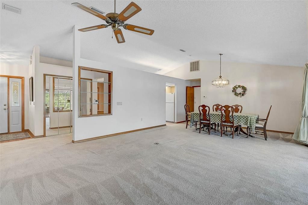 En Venta: $585,000 (3 camas, 2 baños, 2141 Pies cuadrados)