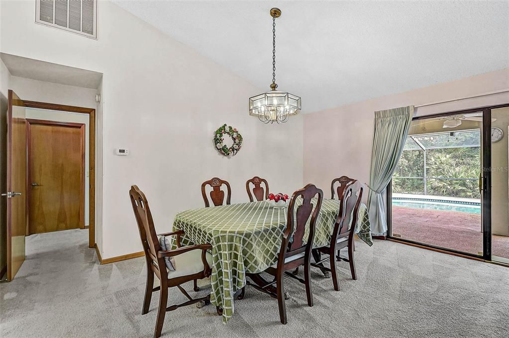 En Venta: $585,000 (3 camas, 2 baños, 2141 Pies cuadrados)