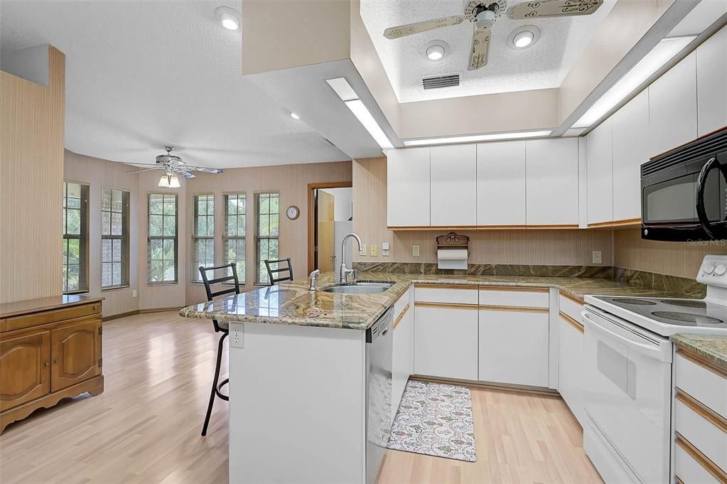 En Venta: $585,000 (3 camas, 2 baños, 2141 Pies cuadrados)