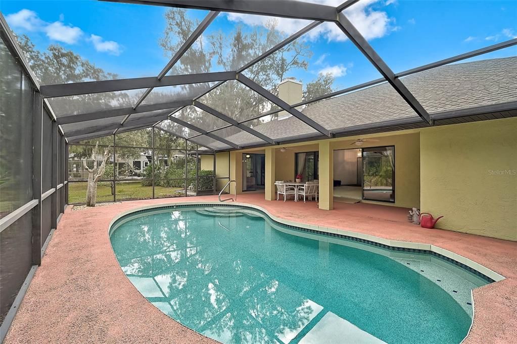 En Venta: $585,000 (3 camas, 2 baños, 2141 Pies cuadrados)