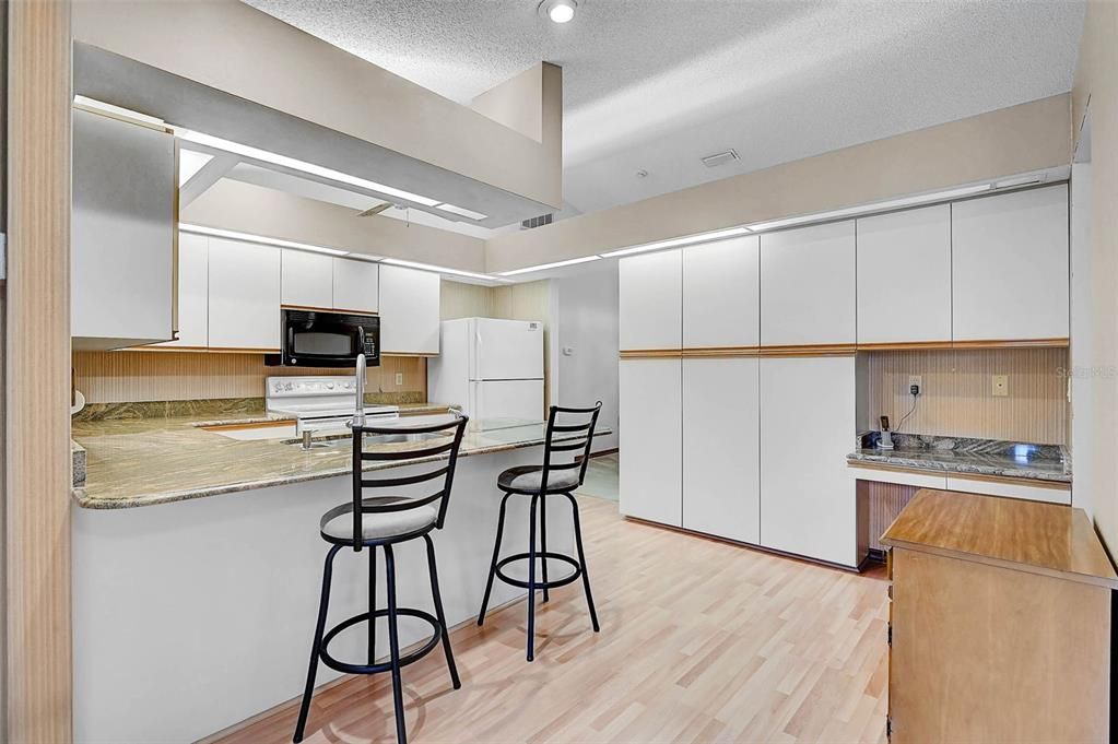 En Venta: $585,000 (3 camas, 2 baños, 2141 Pies cuadrados)