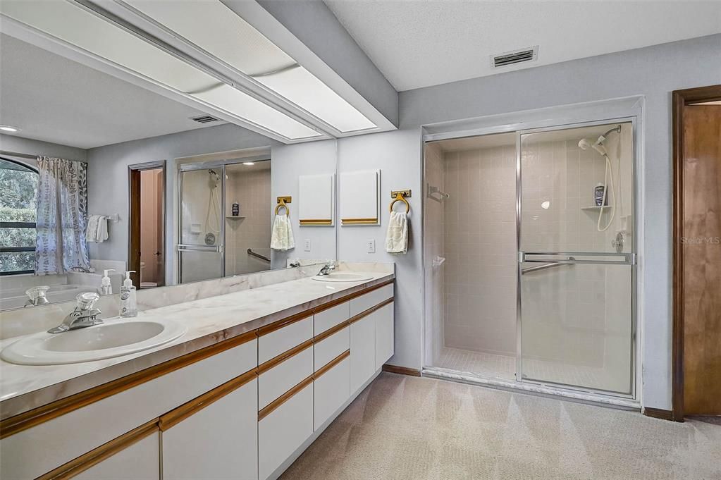 En Venta: $585,000 (3 camas, 2 baños, 2141 Pies cuadrados)