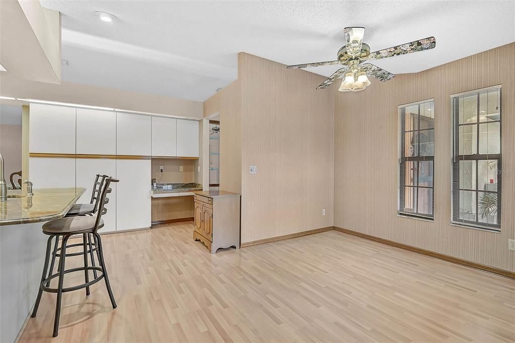 En Venta: $585,000 (3 camas, 2 baños, 2141 Pies cuadrados)