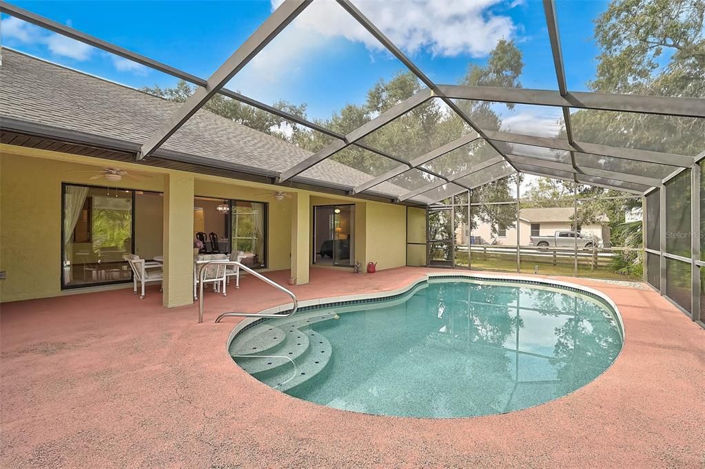 En Venta: $585,000 (3 camas, 2 baños, 2141 Pies cuadrados)