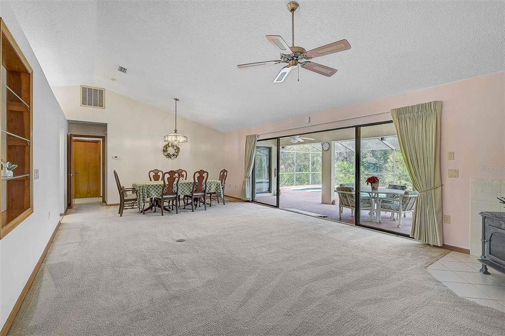 En Venta: $585,000 (3 camas, 2 baños, 2141 Pies cuadrados)