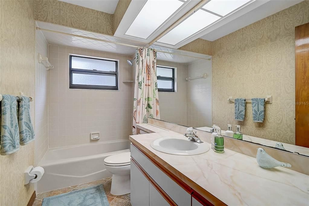 En Venta: $585,000 (3 camas, 2 baños, 2141 Pies cuadrados)