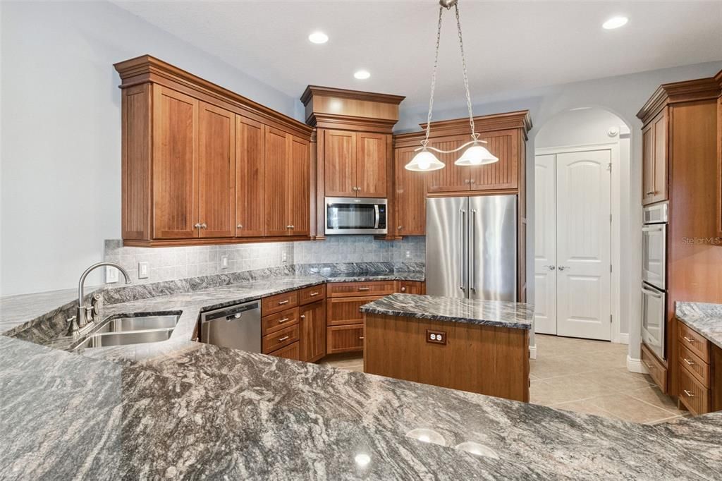 En Venta: $1,200,000 (4 camas, 3 baños, 3437 Pies cuadrados)