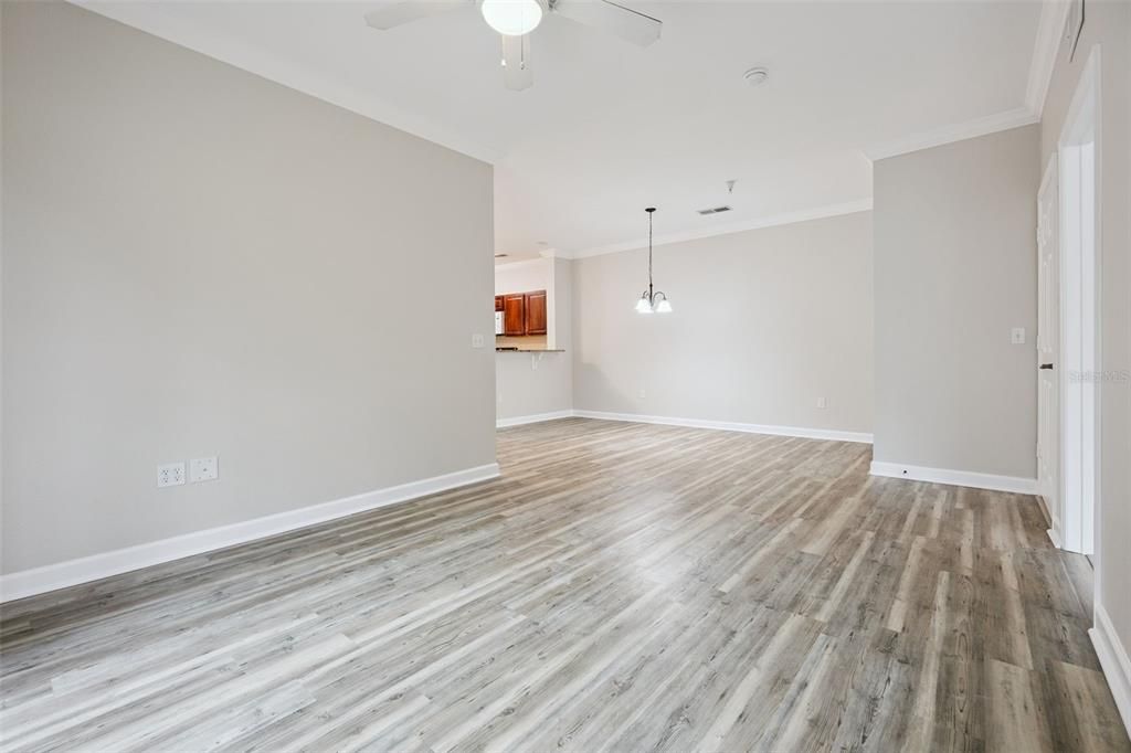 For Sale: $159,900 (2 beds, 2 baths, 1134 Square Feet)