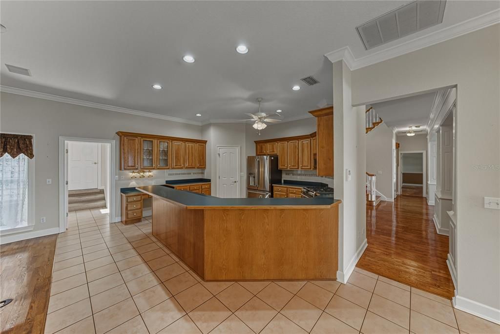 На продажу: $1,250,000 (4 спален, 3 ванн, 3893 Квадратных фут)