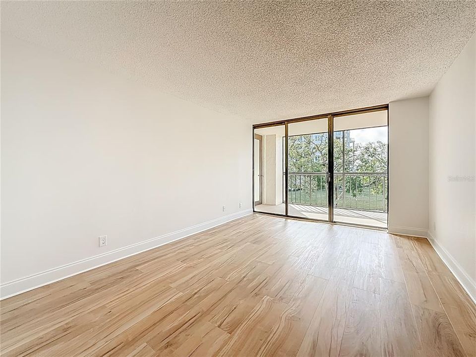 На продажу: $369,000 (2 спален, 2 ванн, 1385 Квадратных фут)