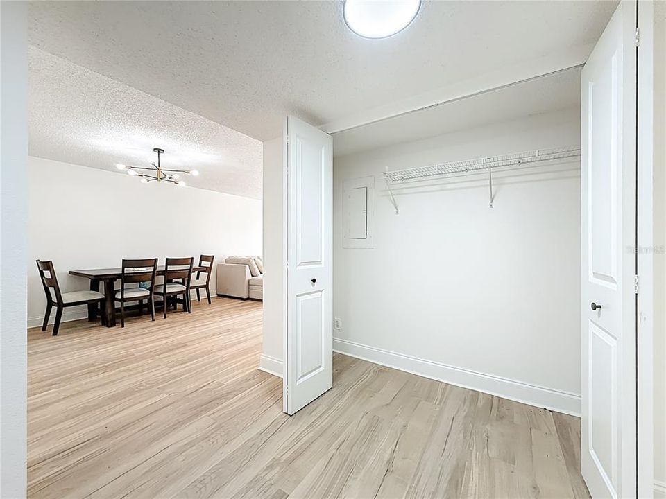 На продажу: $369,000 (2 спален, 2 ванн, 1385 Квадратных фут)