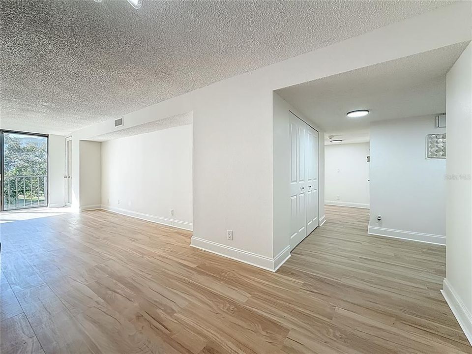 На продажу: $369,000 (2 спален, 2 ванн, 1385 Квадратных фут)