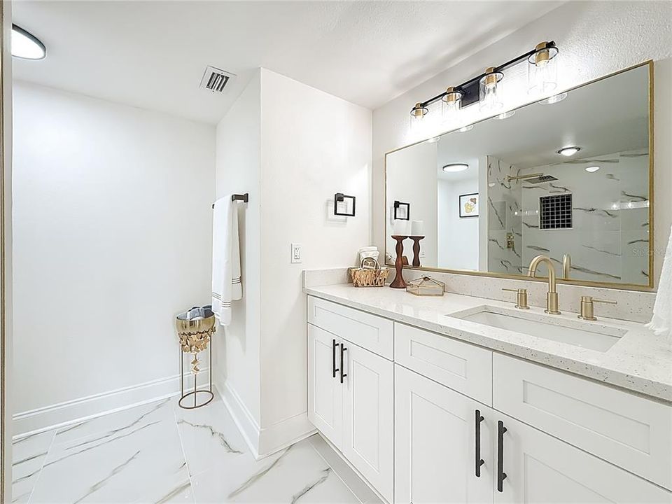 На продажу: $369,000 (2 спален, 2 ванн, 1385 Квадратных фут)