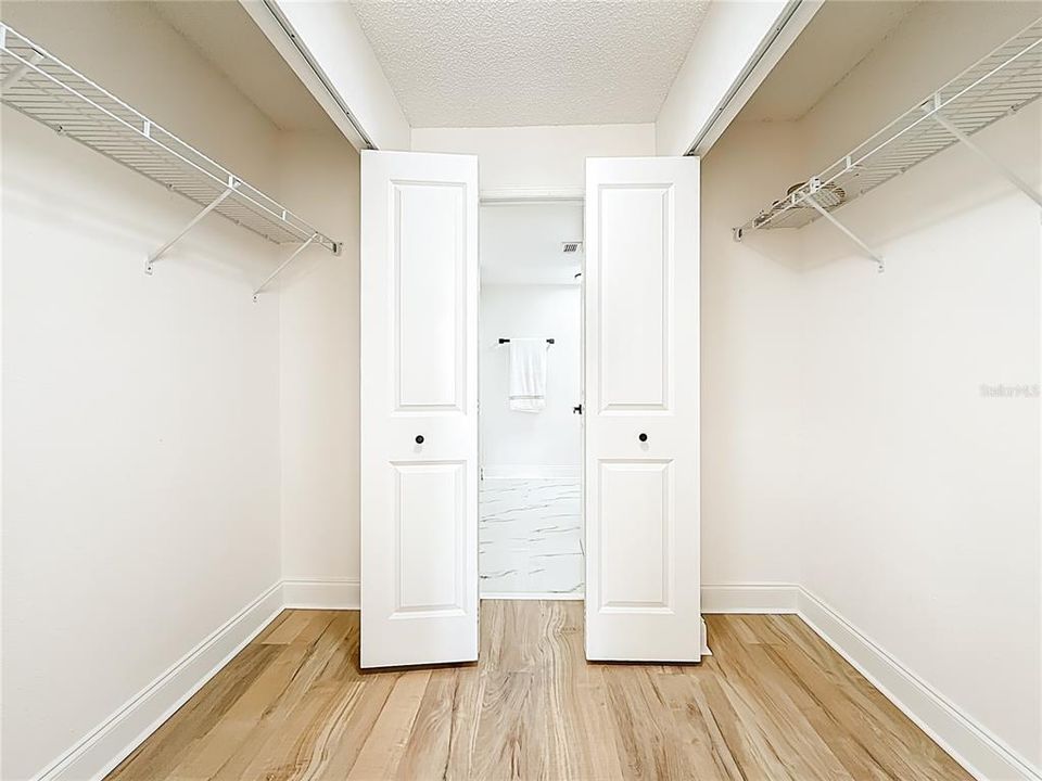 На продажу: $369,000 (2 спален, 2 ванн, 1385 Квадратных фут)