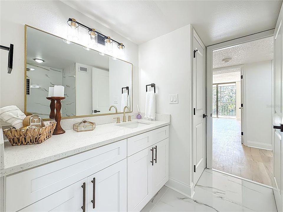 На продажу: $369,000 (2 спален, 2 ванн, 1385 Квадратных фут)