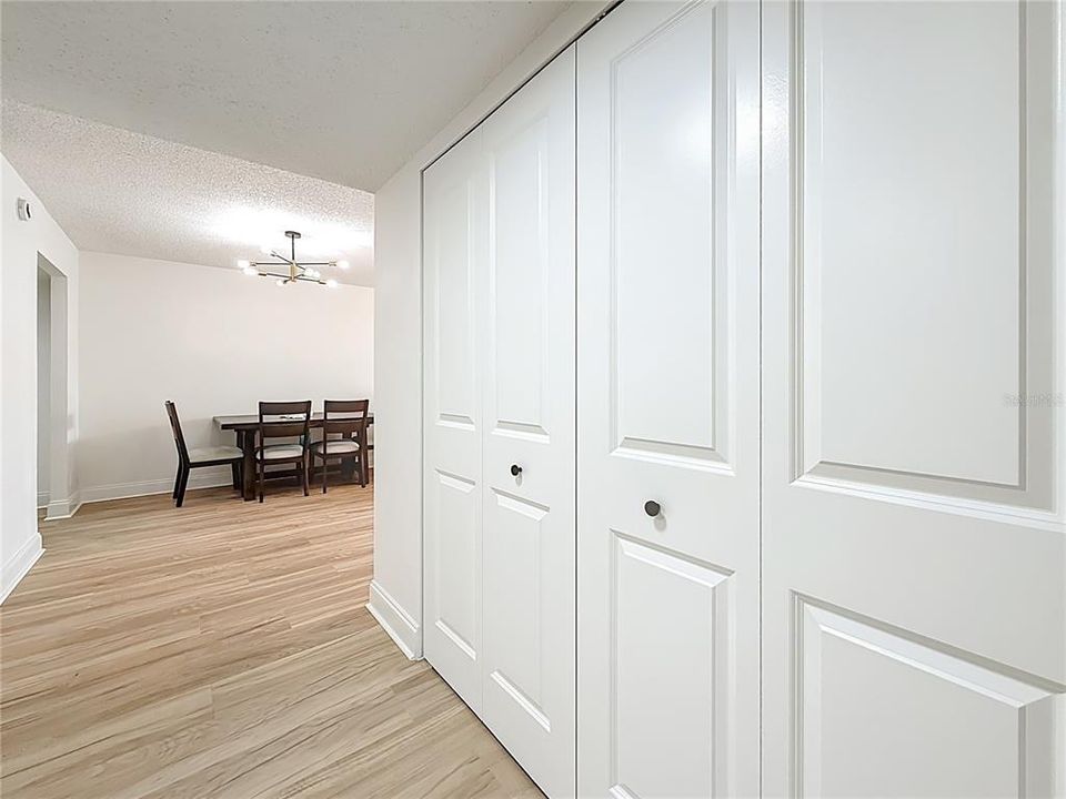 На продажу: $369,000 (2 спален, 2 ванн, 1385 Квадратных фут)