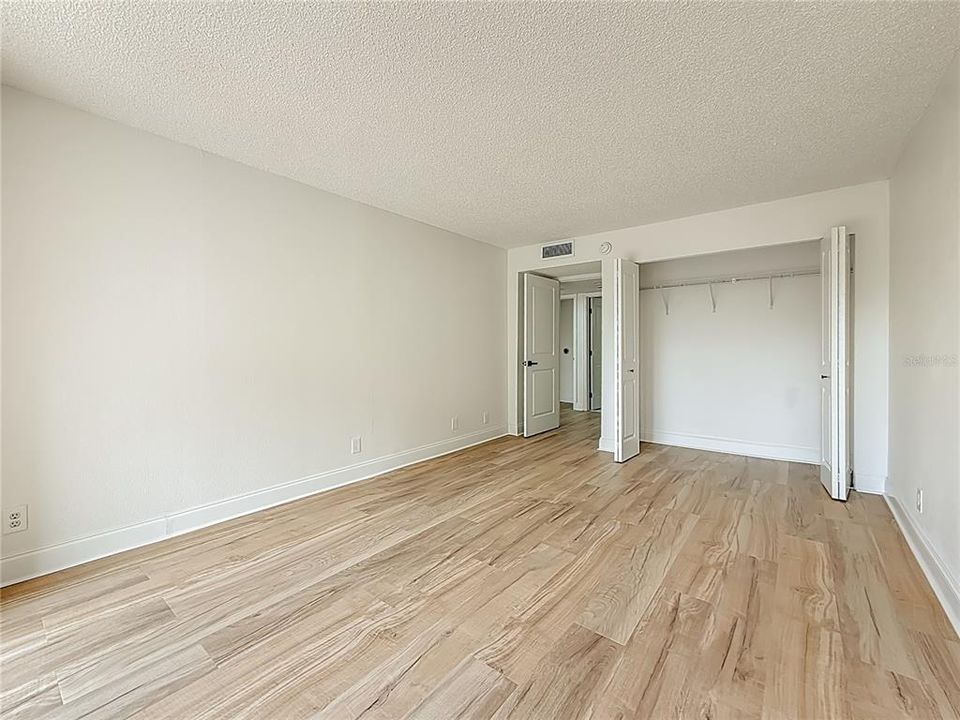 На продажу: $369,000 (2 спален, 2 ванн, 1385 Квадратных фут)