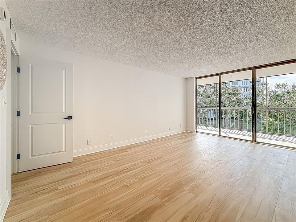 На продажу: $369,000 (2 спален, 2 ванн, 1385 Квадратных фут)