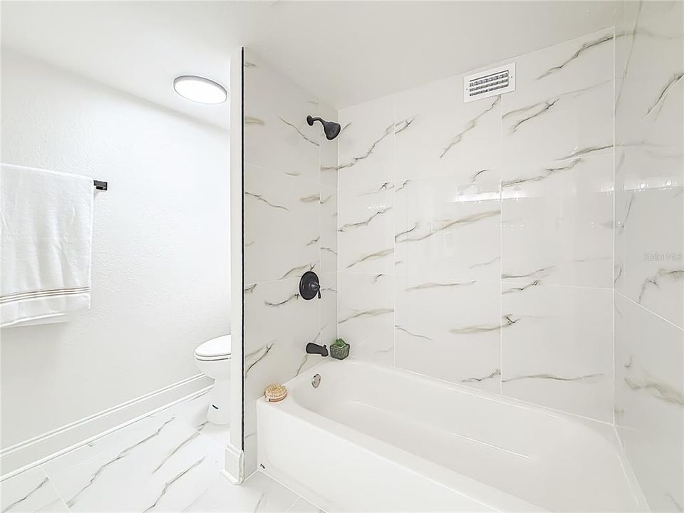 На продажу: $369,000 (2 спален, 2 ванн, 1385 Квадратных фут)