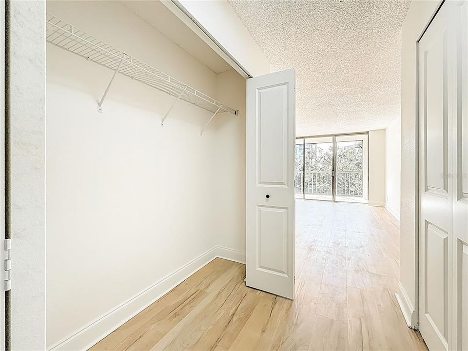 На продажу: $369,000 (2 спален, 2 ванн, 1385 Квадратных фут)