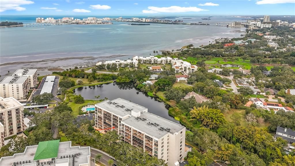 На продажу: $369,000 (2 спален, 2 ванн, 1385 Квадратных фут)