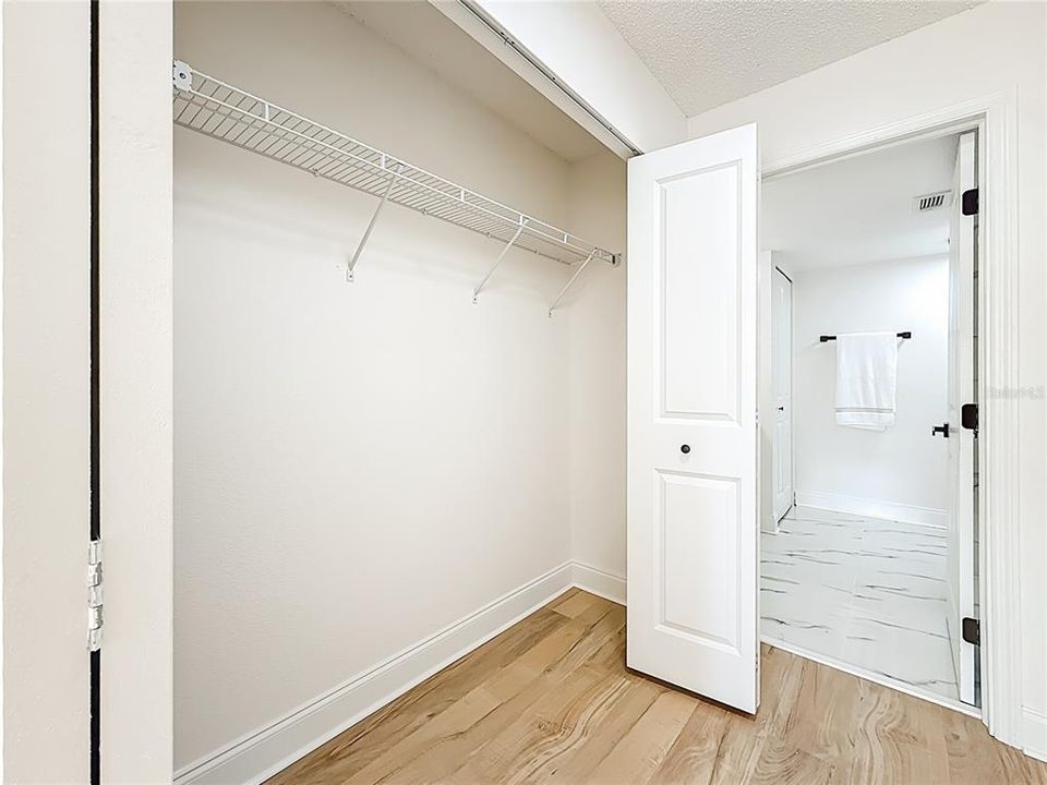 На продажу: $369,000 (2 спален, 2 ванн, 1385 Квадратных фут)