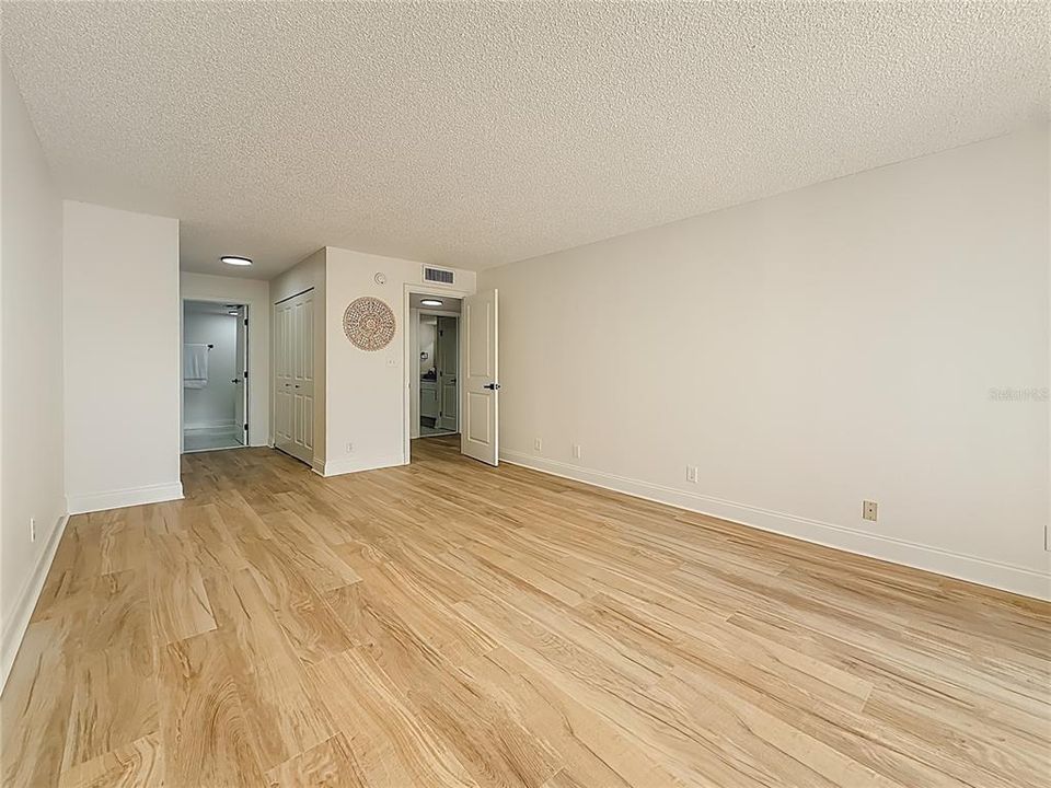 На продажу: $369,000 (2 спален, 2 ванн, 1385 Квадратных фут)