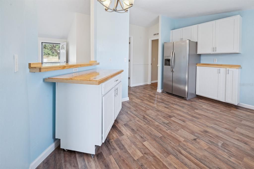 На продажу: $269,000 (3 спален, 2 ванн, 1440 Квадратных фут)