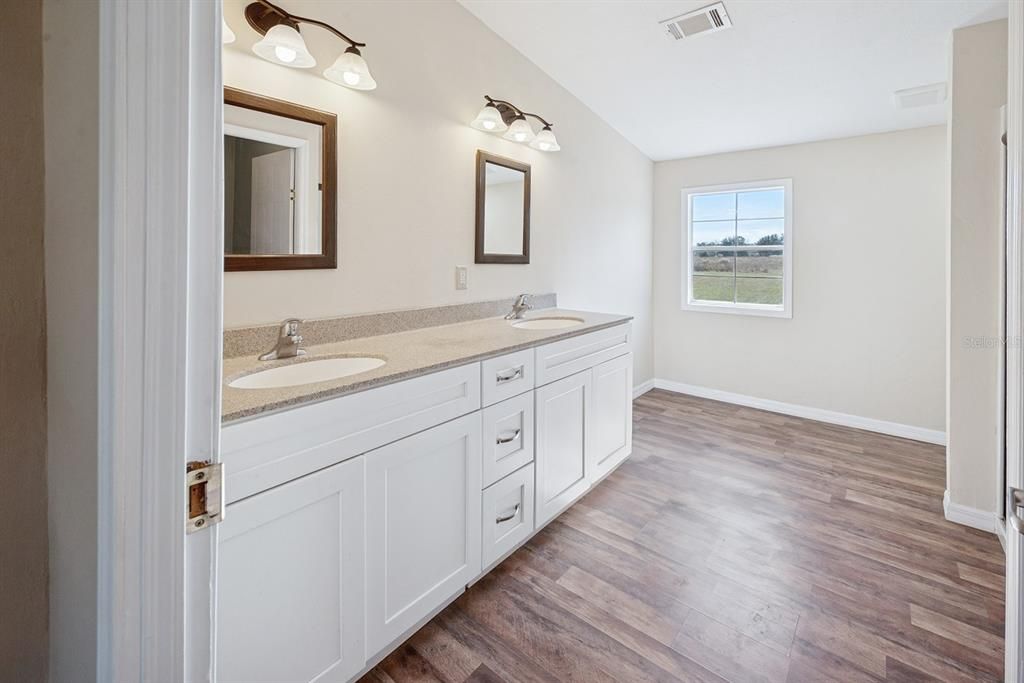 На продажу: $269,000 (3 спален, 2 ванн, 1440 Квадратных фут)