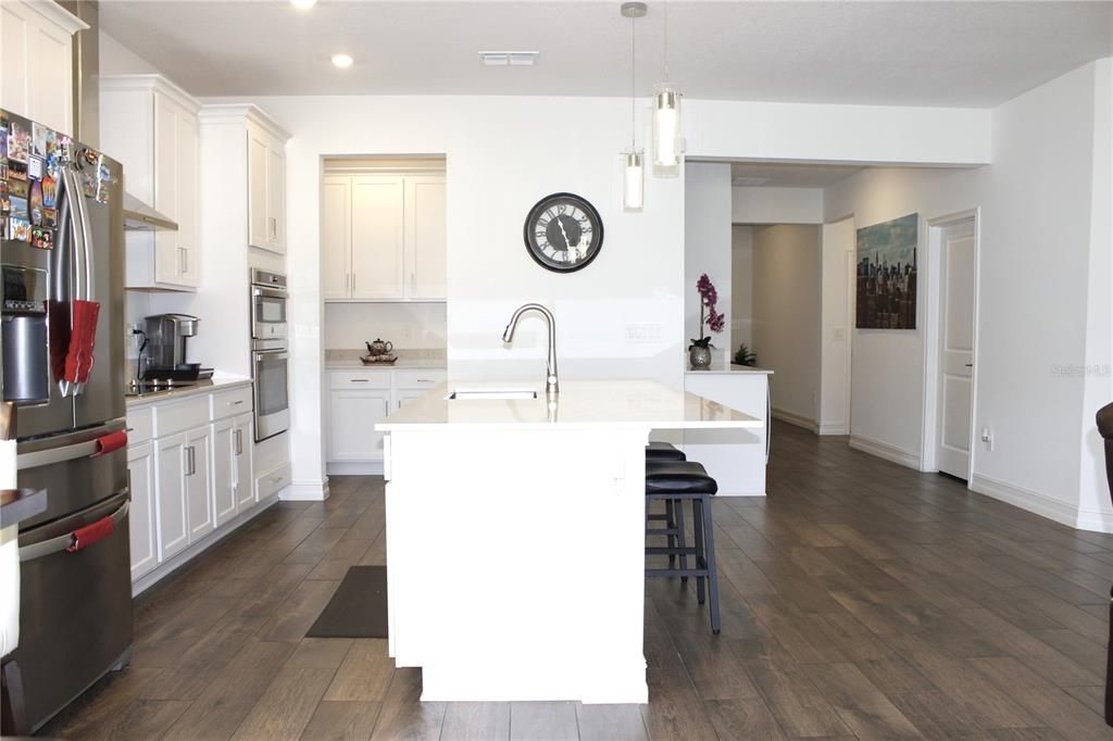 На продажу: $649,900 (4 спален, 3 ванн, 2071 Квадратных фут)