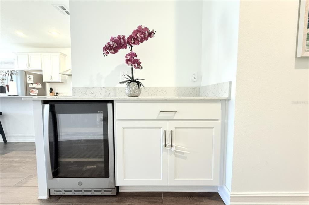 На продажу: $649,900 (4 спален, 3 ванн, 2071 Квадратных фут)